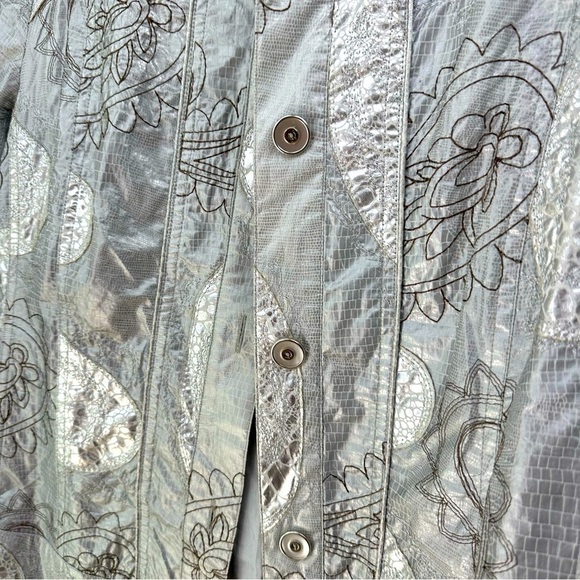 Chico’s Sarianna Paisley Metallic Silver Jean Jacket Style, Size 1 - Picture 10 of 12